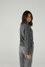 Load image into Gallery viewer, One Tee Pull Janice Slate