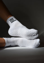 Load image into Gallery viewer, Soxygen Grip and Grind Socks
