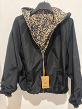 Load image into Gallery viewer, Reversible Water Resistance Jacket
