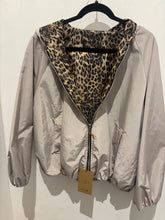 Load image into Gallery viewer, Reversible Water Resistance Jacket
