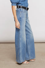 Load image into Gallery viewer, Seventy +Mochi Bay Wide Leg Jean in Malibu

