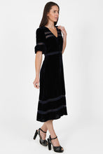 Load image into Gallery viewer, Sirens Velvet London Dress
