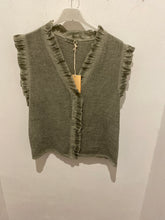 Load image into Gallery viewer, Lili Grace Linen Sleeveless Frill Top
