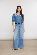 Load image into Gallery viewer, Seventy +Mochi Cassie Top in his Malibu Embroidery
