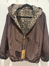 Load image into Gallery viewer, Reversible Water Resistance Jacket
