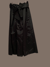 Load image into Gallery viewer, Sex in the City Bow Skirt
