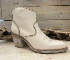 Nemonic 2202 Ankle Boot - Off White
