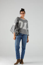 Load image into Gallery viewer, One Tee Naomi Pull
