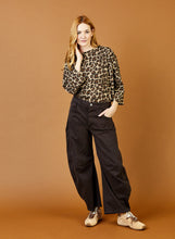 Load image into Gallery viewer, BARCELONA BRUSHED COTTON STRETCH BARREL LEG JEANS
