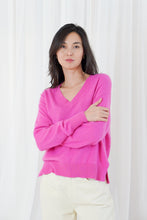 Load image into Gallery viewer, TWNS THE LABEL Boulder v neck jumper
