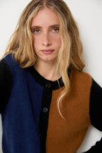 Load image into Gallery viewer, SOPHIE &amp; LUCIE CHAQUETA NAGOYA PUNTO AZUL
