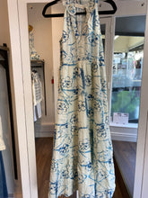 Load image into Gallery viewer, Maison Hotel - Asami sleeveless Blue Print Maxi Dress
