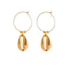 Load image into Gallery viewer, Shell earrings
