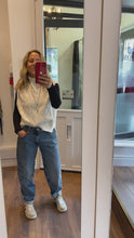Load and play video in Gallery viewer, Elegance Firenze - Cable Knit Sleevless Tank - One Size
